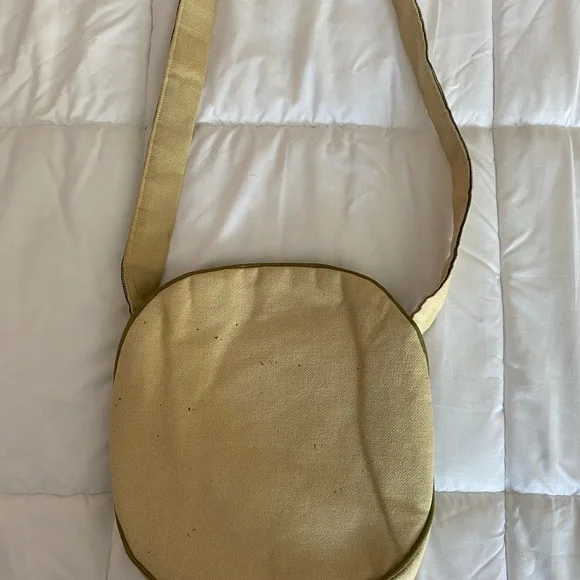 Vintage Embroidered Crossbody Bag with Child Design - Picture 3 of 7